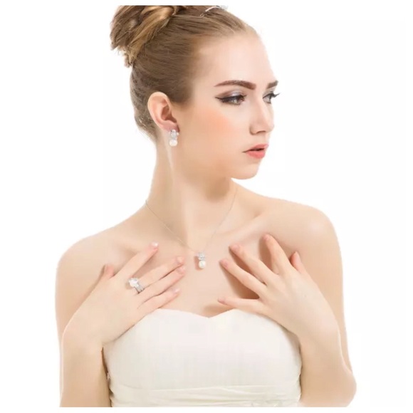 🎁 Swarovski Crystals The Gigi Pearl Earrings - Picture 3 of 5